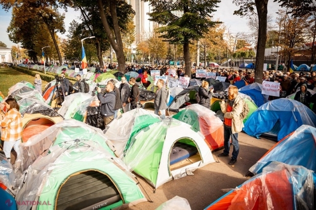 Soarta protestelor, tranșată în judecată! Poliția reclamă noi ÎNCĂLCĂRI ale protestatarilor lui Șor din corturi: Peste 40 de dosare contravenționale pentru consum de alcool în public, vomitat, urinat sau ultragierea oamenilor legii.