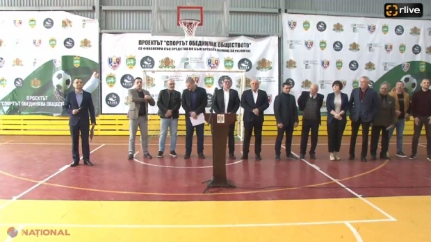 VIDEO // S-a dat STARTUL campionatului de minifotbal pentru copii din sate cu etnici BULGARI, organizat de A.S.I.C.S și „Bulgarian Development Aid”. Doisprezece echipe LUPTĂ pentru marele premiu – un teren de minifotbal MODERN