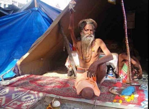 De peste 40 de ani stă cu MÂNA RIDICATĂ! Acum nu o mai poate coborî. Motivul pentru care face acest SACRIFICIU este incredibil