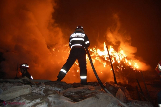 INCENDIU în sectorul Râșcani al capitalei. Acoperișul unui magazin a fost cuprins de FLĂCĂRI