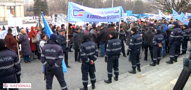 VIDEO // Profesorii au PROTESTAT la Guvern: „Vrem salariul lui Filip!”