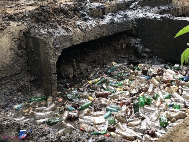 Str. Calea Ieșilor, INUNDATĂ după fiecare ploaie: Autoritățile anunță că au început curățarea colectorului de evacuare a apelor pluviale