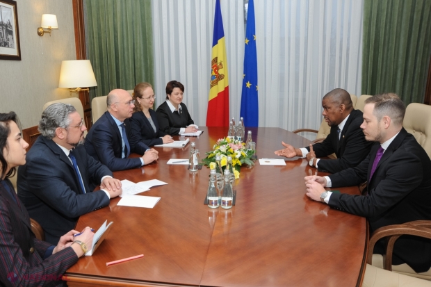 Ambasadorul SUA în R. Moldova, Dereck J. Hogan, l-a vizitat pe premierul Filip. Discuțiile au vizat ALEGERILE parlamentare din februarie