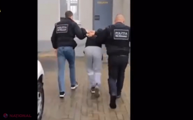 VIDEO // Un tânăr a FURAT două automobile în aceeași zi. O unitate de transport a fost INCENDIATĂ pe un câmp