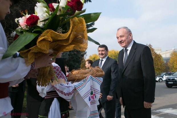 FOTO // Fiecare cu hramul său. Nicolae Timofti a mers acasă!