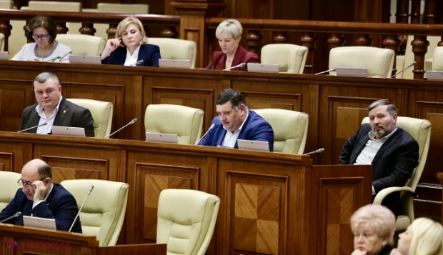 Opoziția prorusă din Parlament, tot mai caraghioasă: A ținut un moment de reculegere în memoria ucrainenilor uciși de Rusia în cei doi ani de război, dar NU a aplaudat veteranii războiului de la Nistru și l-au ignorat pe Navalnîi „ucis de Putin”