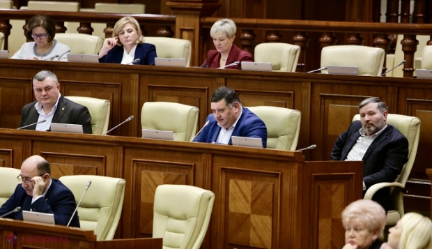 Opoziția prorusă din Parlament, tot mai caraghioasă: A ținut un moment de reculegere în memoria ucrainenilor uciși de Rusia în cei doi ani de război, dar NU a aplaudat veteranii războiului de la Nistru și l-au ignorat pe Navalnîi „ucis de Putin” 