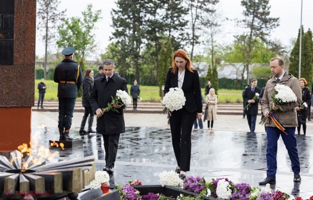 Șefii instituțiilor de forță ale R. Moldova, flori pentru PACE la „Focul veșnic” și „Maica îndurerată”: „Victoria în acest război odios a fost dobândită de popoarele lumii cu un preț foarte mare, moartea a zeci de milioane de vieți omenești”