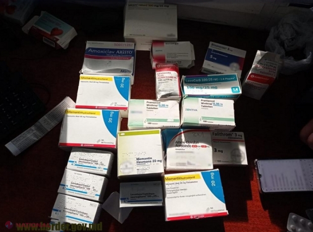 Medicamente psihotrope fabricate în Germania urmau să fie transportate în Est, via R. Moldova: Ce explicații a oferit șoferul prins la vamă cu pastilele ascunse în cabina-dormitor?
