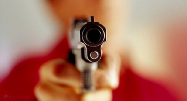 TRAGEDIE într-o suburbie a Chișinăului: Un copil de 11 ani, ÎMPUȘCAT de fratele său geamăn, în timp ce se jucau