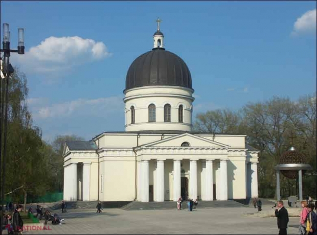 REACȚIE // Se IMPLICĂ Mitropolia în campania electorală? Cui îi aparține mesajul „să votăm o gospodină la primărie” 