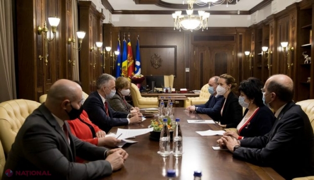 Zinaida Greceanîi l-a convocat din nou pe premierul interimar: Ciocoi afirmă că a găsit bani pentru procurarea vaccinului anti-COVID, iar achiziția ar putea fi făcută prin DEROGARE de la lege