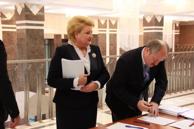 Replici DURE între Maia Sandu și Valentina Stratan. Democrata a explicat de ce-l respectă pe Plahotniuc și a întrebat-o pe Maia Sandu de ce-l respectă pe Filat
