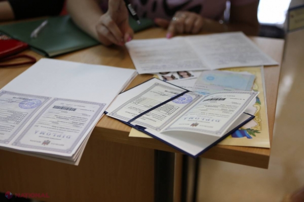 ANUNȚ // România oferă 5 000 de BURSE pentru elevii și studenții basarabeni