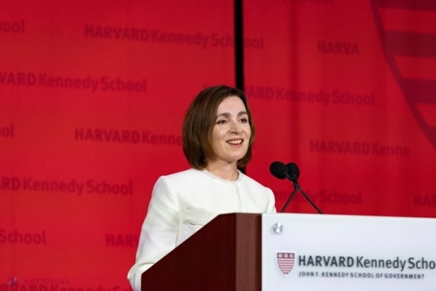 VIDEO // Discursul președintei Maia Sandu la Harvard Kennedy School, instituție pe care a absolvit-o în 2010: „Integritatea și onestitatea m-au adus acolo unde sunt astăzi”