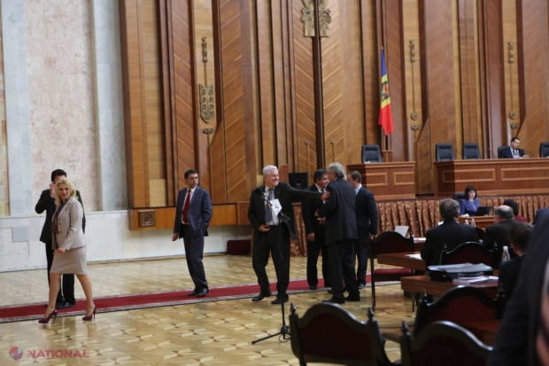 Ședința Parlamentului, AMÂNATĂ. Ce vrea Voronin