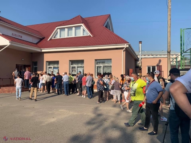 VIDEO // Au schimbat TACTICA de CORUPERE a alegătorilor din stânga Nistrului? Votanților transnistreni li s-ar oferi câte 25 de dolari BONUSURI la salarii. Poliția s-a autosesizat
