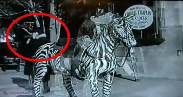 Vorbeşte această femeie dintr-un FILM MUT la un telefon MOBIL?