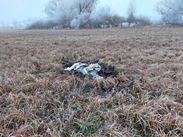 FOTO, UPDATE // Încă o RACHETĂ căzută pe teritoriul R. Moldova. Resturile au fost descoperite la Larga, Briceni