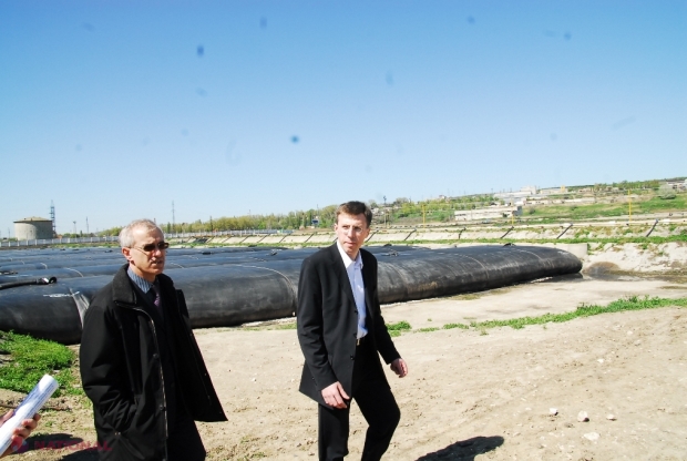 Fost MINISTRU, despre mirosul insuportabil din Chișinău: „Chirtoacă ar fi fost LINȘAT mediatic… Din moment ce controlul asupra municipalității aparține socialiștilor, totul e OK”