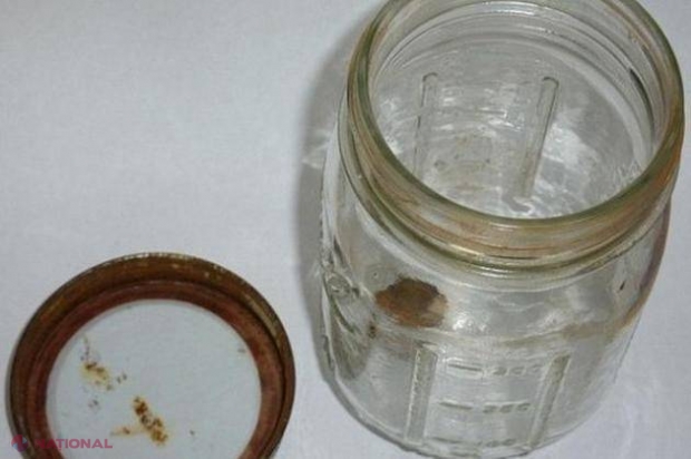 Un borcan a plutit în ocean timp de 50 de ani. Ce a găsit în el bărbatul care l-a descoperit
