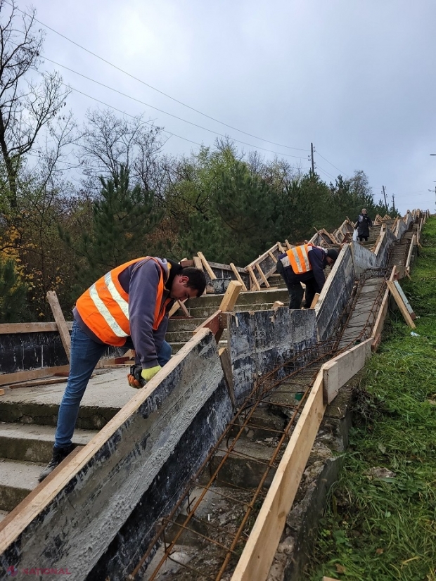 FOTO // Scara de la Rezina care duce spre Nistru, ca nouă: Cele 242 de trepte sunt în curs de renovare
