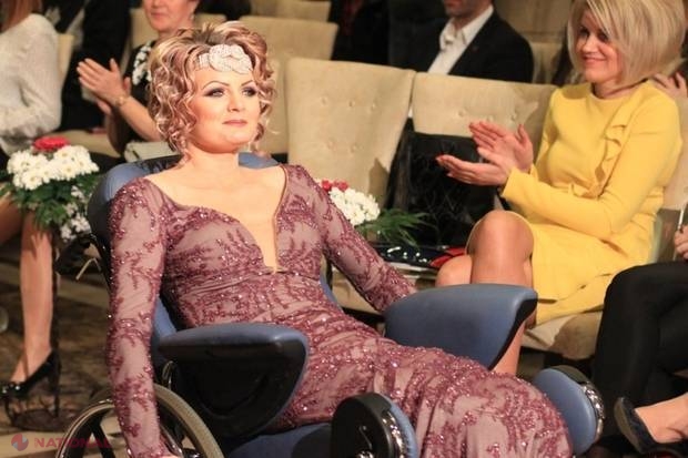 UIMITOR // Are 24 de ani şi este IMOBILIZATĂ într-un scaun cu rotile, dar cu toate astea are un job şi propria afacere