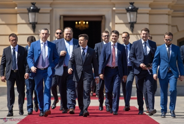 Cât de credibili sunt oamenii din jurul lui Zelenski? Cele două decizii surprinzătoare care relansează întrebări mai vechi