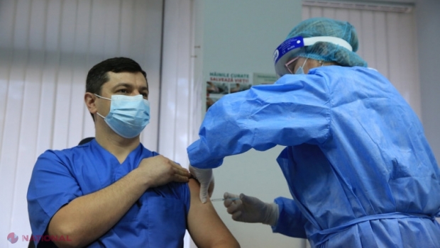 Doar medicii VACCINAȚI vor mai primi indemnizația de 16 000 de lei, în cazul în care se vor infecta cu COVID. Și indemnizația UNICĂ de 100 000 de lei, alocată de stat în caz de deces, va fi acordată doar dacă persoana a fost vaccinată