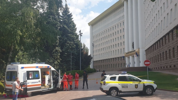 UPDATE, FOTO // Alerte cu BOMBĂ în lanț în Chișinău. Un necunoscut a anunțat că ar fi minate clădirile Parlamentului, Guvernului, Aeroportului, Spitalului Republican, dar și sediile tuturor JUDECĂTORIILOR. Cine a pus pe JAR organele de drept