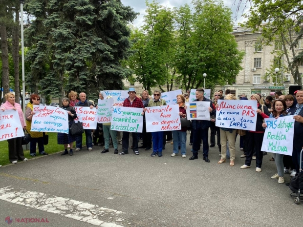 FOTO // Deputații Partidului „ȘOR” și ai PCRM au cerut DEMISIA Guvernului, în cadrul unui flashmob