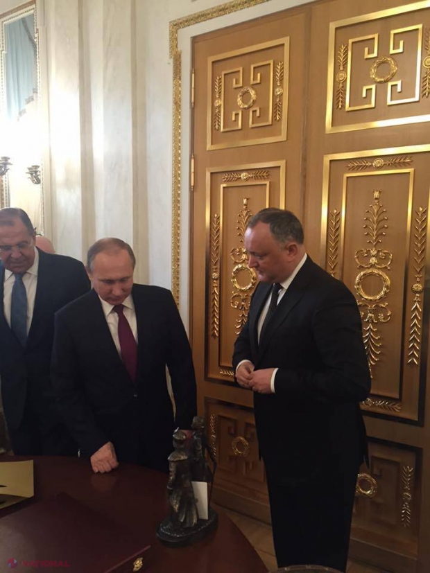 FOTO // Ce CADOURI i-a oferit Dodon lui Putin și ce a primit în schimb