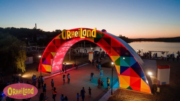 FOTO // „OrheiLand-ul” de noapte – o ATRACȚIE „de milioane”. Astăzi și mâine, complexul din Orhei va găzdui două megaconcerte. Programul pregătit de organizatori
