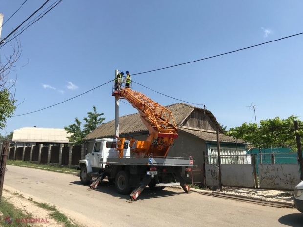 FOTO // Partidul „ȘOR” realizează promisiunea de a ILUMINA toată republica: lucrările continuă acum în satul Doltu, raionul Fălești