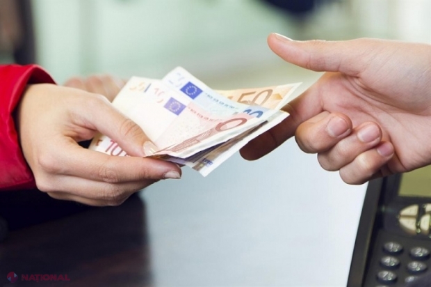 Avocată din Chișinău, REȚINUTĂ în flagrant delict în momentul în care RETURNA mita primită de la un client