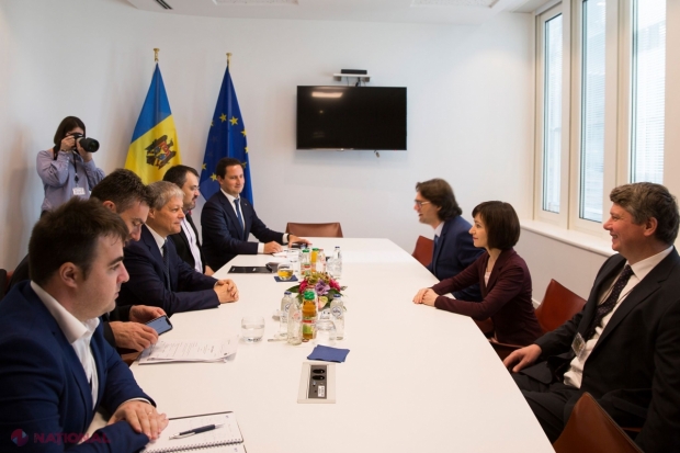 Dacian Cioloș i-a transmis Maiei Sandu, la Bruxelles, să continue proesul de „curățare a instituțiilor statului” și să organizeze alegeri libere și corecte în toamnă