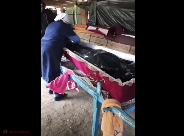 VIDEO + 18 // SCANDAL de proporții la Hâncești, după ce angajații de la morgă au pus într-un sicriu un BĂRBAT, deși membrilor familiei le-a decedat MAMA. Cum se explică această confuzie