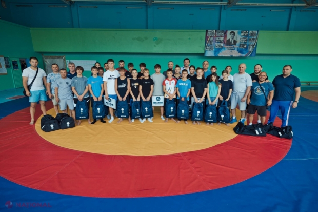 VIDEO, FOTO // Luptătorii din R. Moldova pleacă la Campionatul European de lupte U-15 din Ungaria cu ECHIPAMENT nou, oferit de A.S.I.C.S. 