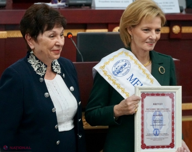 Majestatea Sa Margareta, Custodele Coroanei Române, a devenit Membru de Onoare al Academiei de Științe a Moldovei: Volumul „Regele Mihai și Basarabia”, de Aliona Grati, prezentat în cadrul ceremoniei de înmânare a însemnelor academice Majestății Sale