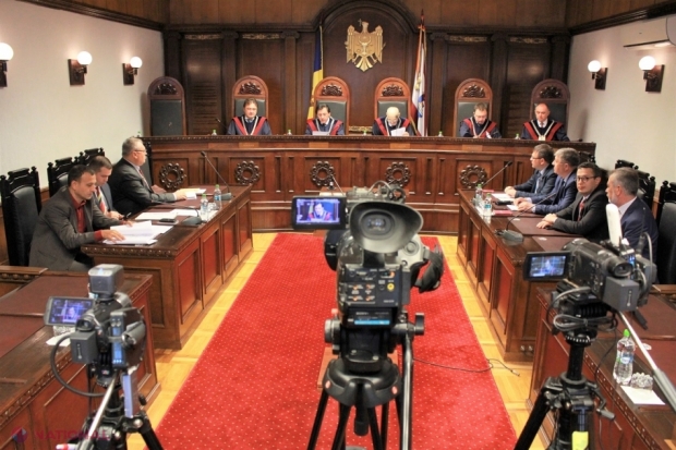 Președintele grupului de inițiativă pentru anularea votului mixt cere demisia a șase membri CEC după decizia de ieri a Curții Constituționale