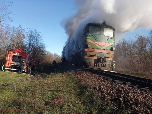 VIDEO // Un tren încărcat cu cereale a luat foc lângă Vulcănești