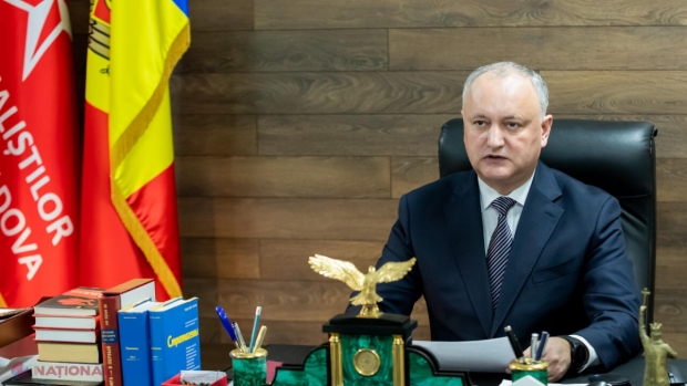 VIDEO // Dodon s-a sucit, după ce a aflat că riscă un nou DOSAR penal. Cum explică socialistul afirmația „ai noștri sunt deja aproape”, enunțată în fața găgăuzilor. „Eu am spus că ai noștri sunt aproape, am avut în vedere deputații mei…”