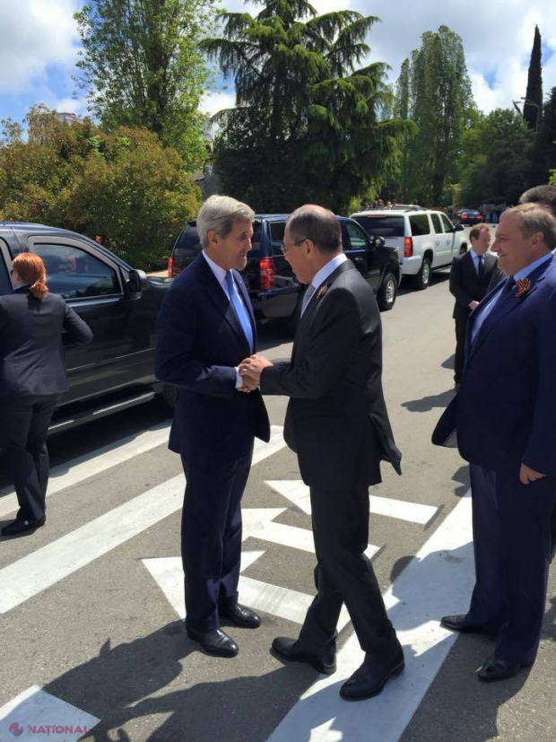 FOTO Serghei Lavrov, cu ROȘII și CARTOFI la întâlnirea cu John Kerry! Vezi DETALII