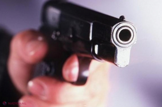 O femeie și avocatul ei, AMENINȚAȚI cu ARMA chiar în biroul unui executor judecătoresc