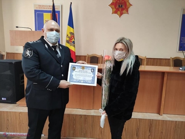GEST // O tânără din Nisporeni a găsit bani pe stradă și nu și i-a însușit, dar i-a dus la Poliție: Îi căuta cu disperare o bătrânică 