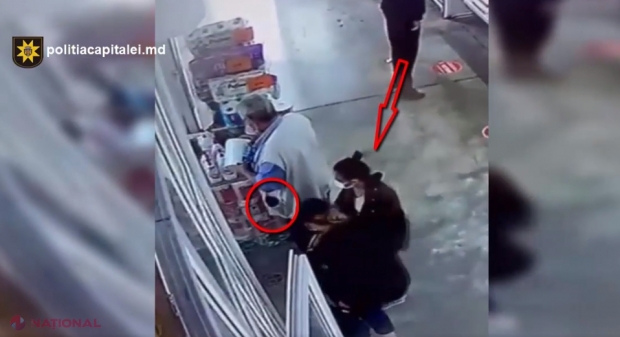 VIDEO // Chișinău: Momentul în care două femei FURĂ din buzunarul unui bărbat aflat la cumpărături portmoneul cu 18 000 de lei