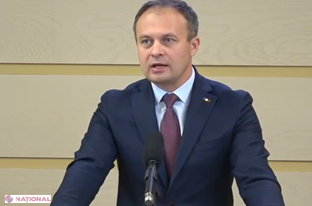 VIDEO // Andrian Candu și fiul său au adus un OMAGIU lui Mihai Eminescu în drum spre școală