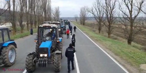 VIDEO // Fermierii anunță că BLOCHEAZĂ Vama Leușeni. Agricultorii și-au reluat PROTESTELE din centrul Chișinăului: „Ei special au ridicat cota la TVA la 12%, pentru ca să se laude acum că o coboară la 8%”