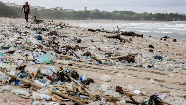 VIDEO // Imagini dezolante. Plajele din Bali sunt acoperite de tone de deșeuri din plastic