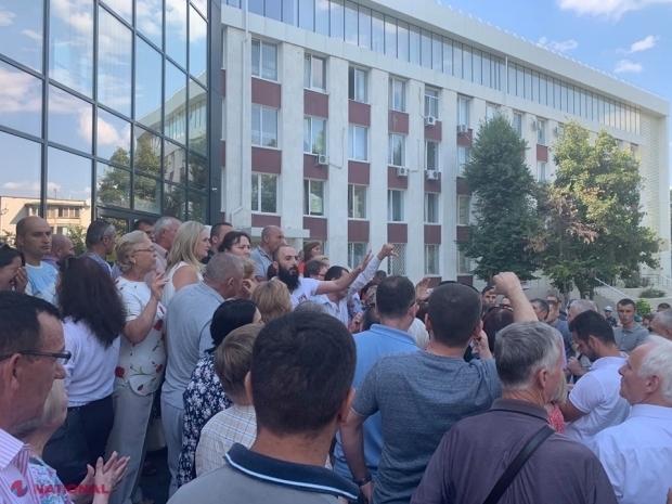 Curtea de Apel Chișinău reclamă faptul că Poliția nu a asigurat ordinea la ședința de judecată a lui Gheorghe Petic, care a fugit din sală